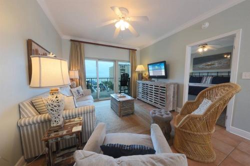 2 Bedroom Condo at Crystal Tower with 2 Outdoor Pools Lazy River Heated Indoor Pool Beach Access in Gulf Shores, United States