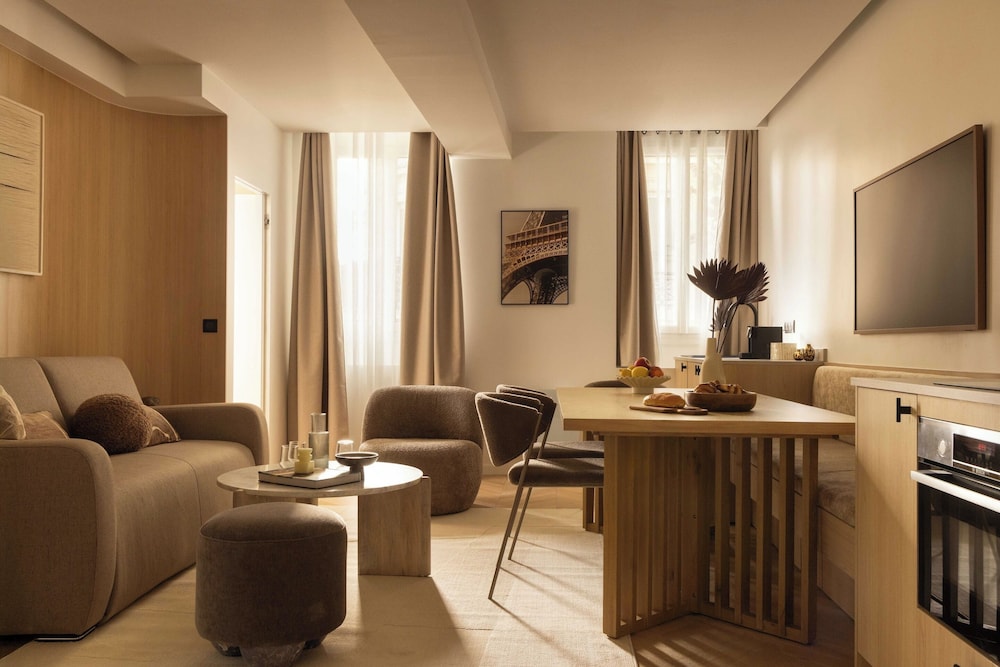 Cosy Apat With AC 3br 8P Canal Saint martin — 4-Star Luxury Hotel in Paris, France