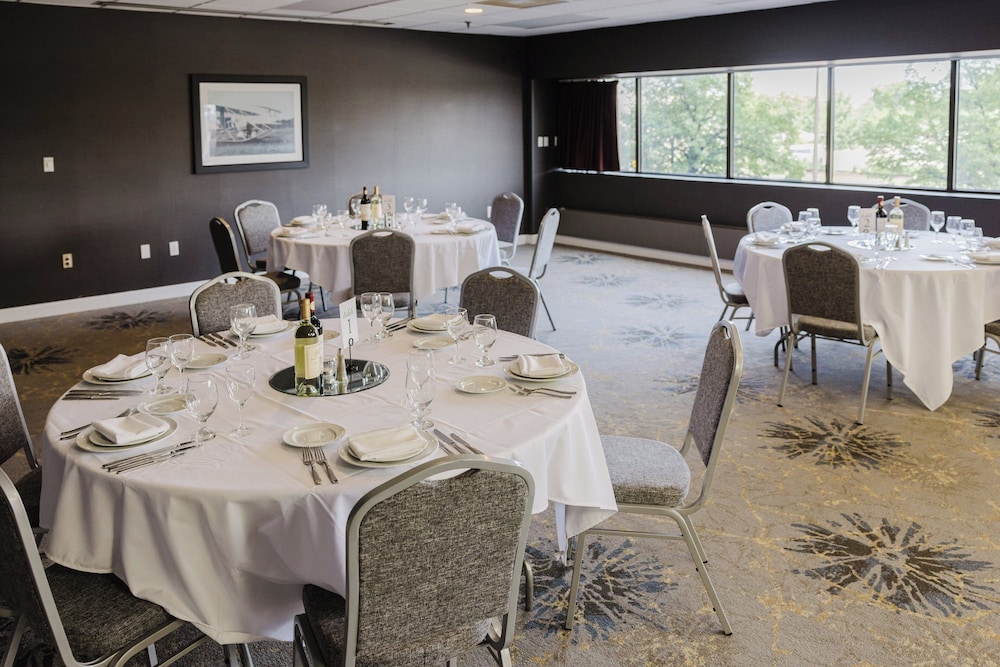 Crowne Plaza Suites MSP Airport Mall of America by IHG - photo 57