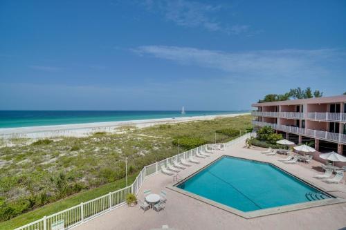 Spectacular Sunsets at this Beachfront Condo — 4-Star Luxury Hotel in Bradenton Beach, United States