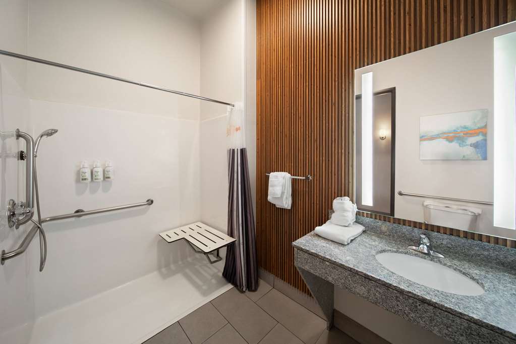 La Quinta Inn & Suites by Wyndham Austin NW Lakeline Mall - photo 11