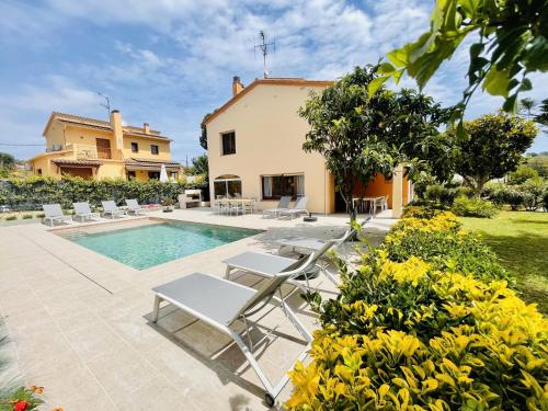 Casa Hermanos by Costabravaway — 4-Star Luxury Hotel in Calonge, Spain