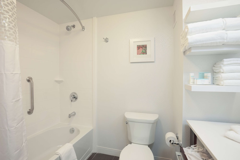 Hampton Inn & Suites Cincinnati Kenwood - photo 19