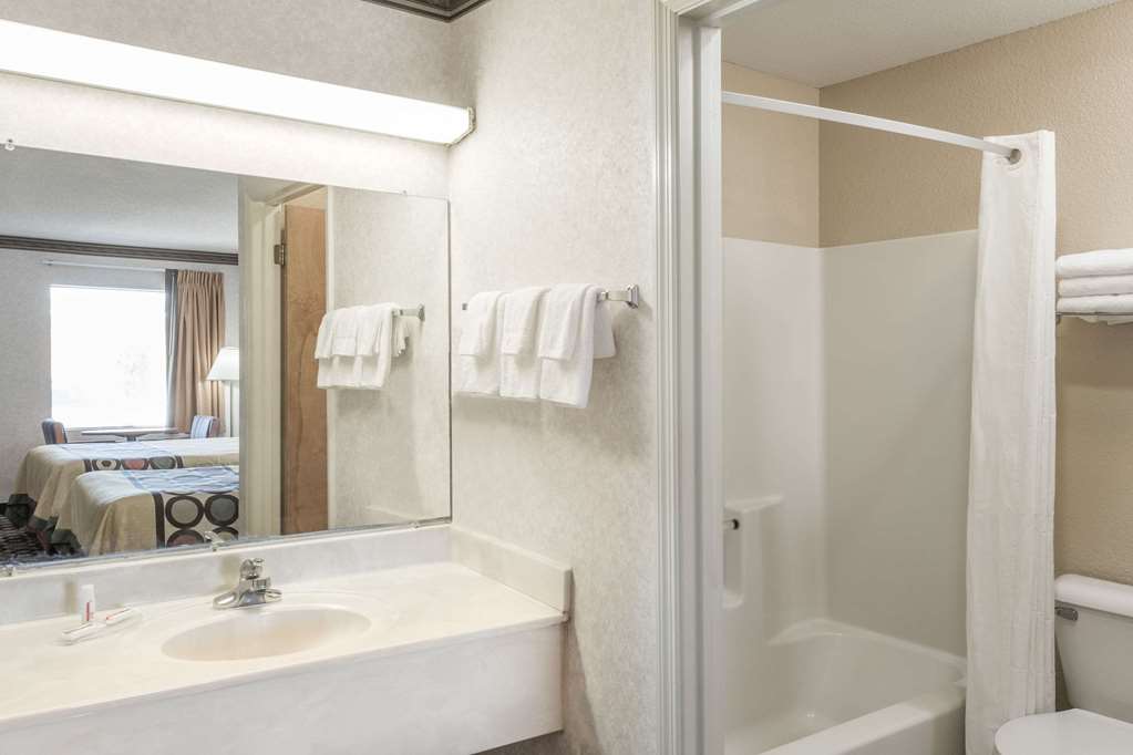 Super 8 by Wyndham Ashburn - photo 7