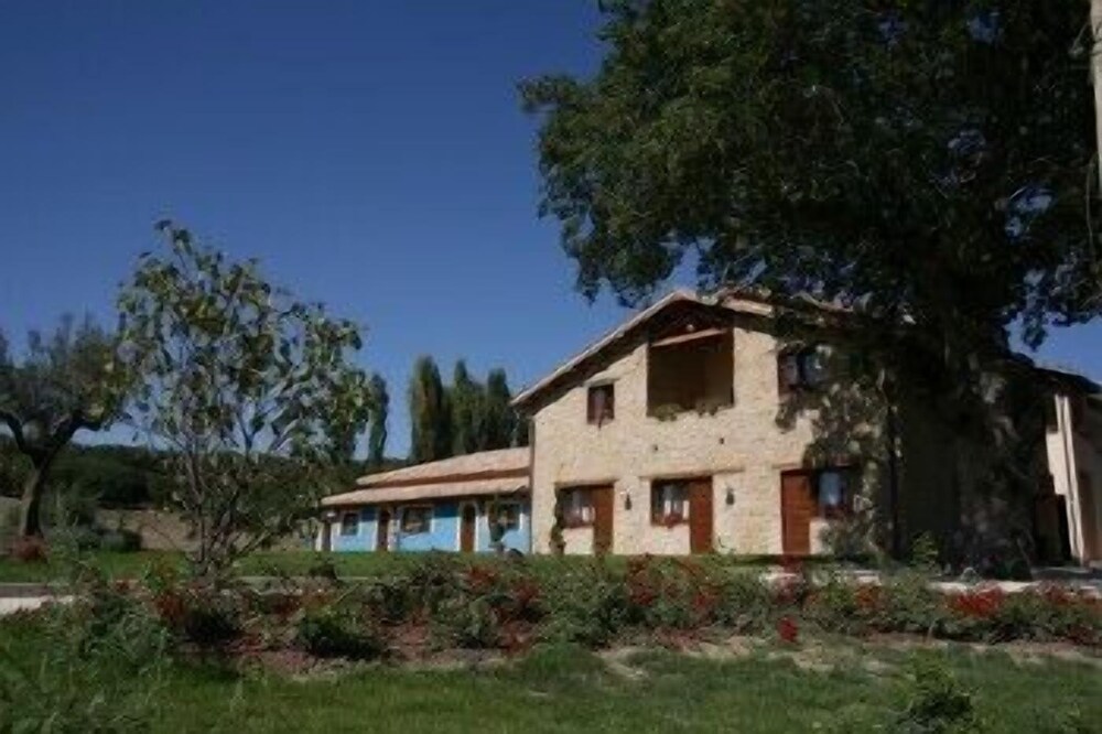 Le Calvie country house — 4-Star Luxury Hotel in Camerino, Italy