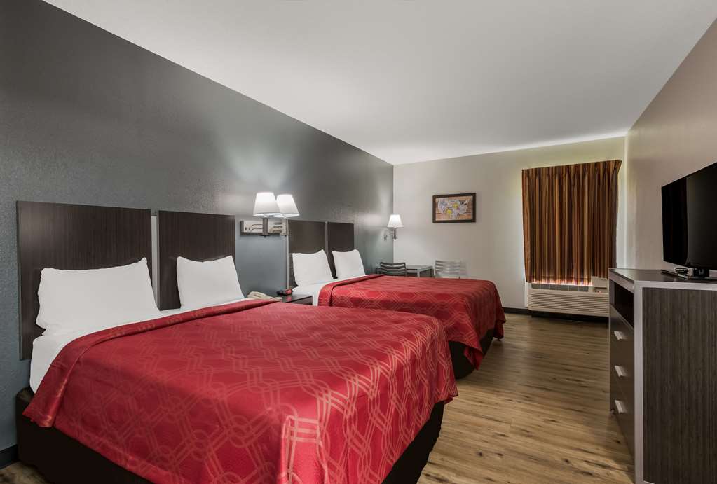 Econo Lodge Inn & Suites Diamondhead - photo 11