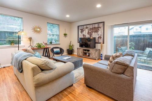 Two Townhomes For Your Giant Group — Corvallis