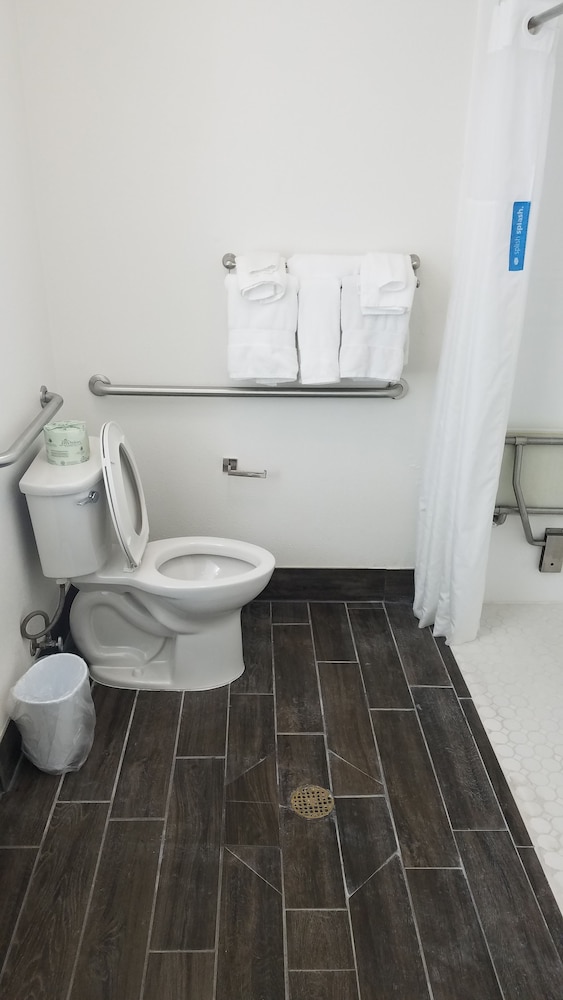 Hampton Inn & Suites Kansas City Merriam - photo 32
