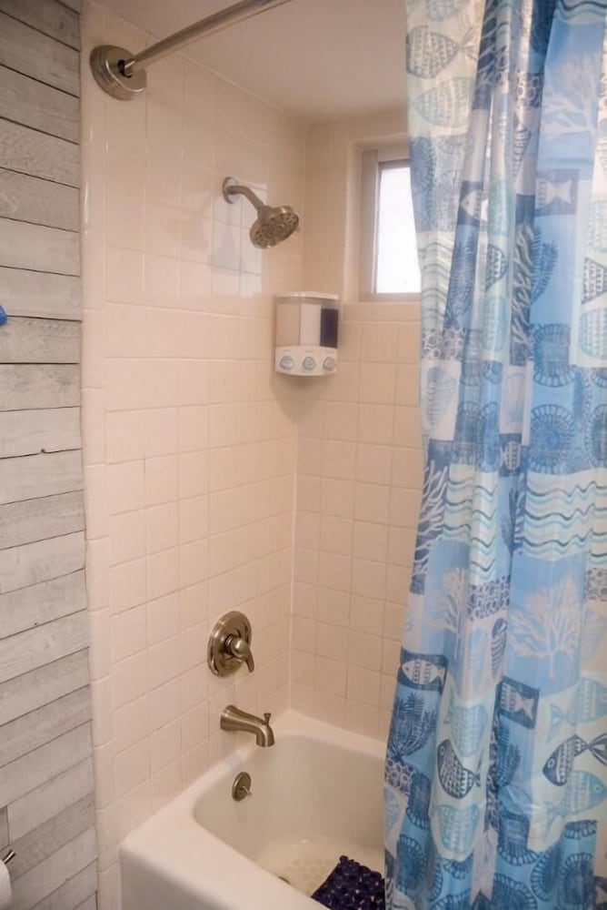 Kon Tiki Inn - photo 37