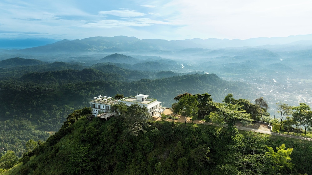 W15 Ambuluwawa in Gampola, Sri Lanka