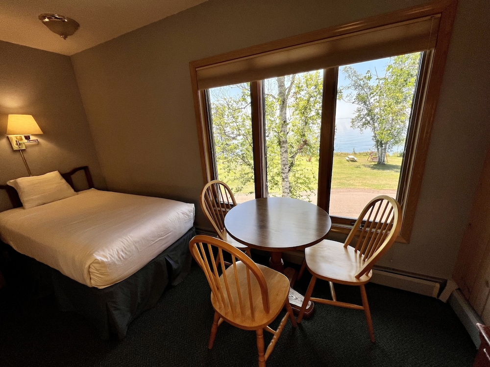 Thomsonite Beach Inn - photo 88