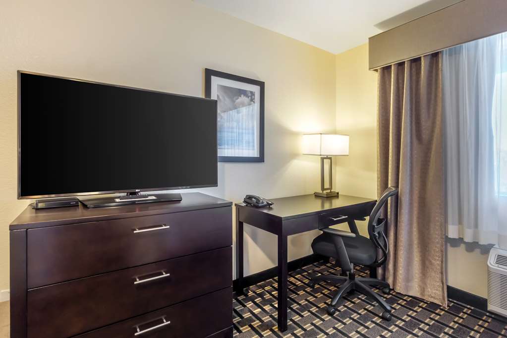 Best Western Plus Edmonds Harbor Inn - photo 26