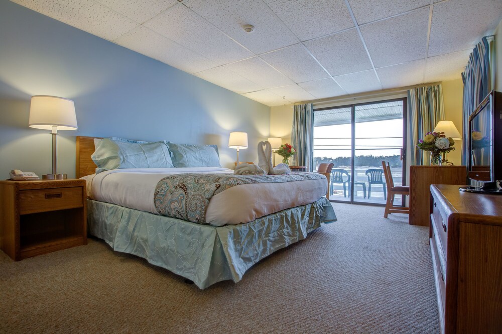 Bluebird Ocean Point Inn - photo 22