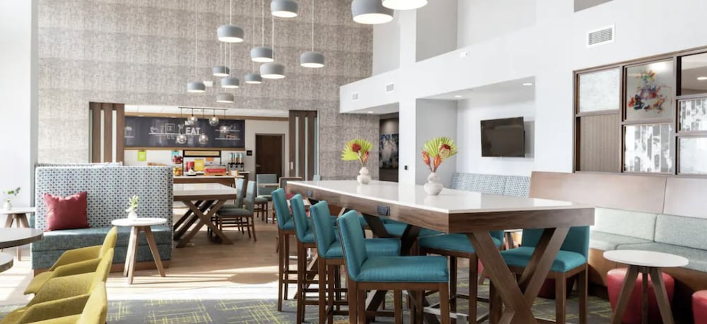 Hampton Inn & Suites Red Bluff - photo 2