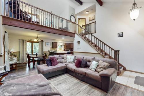 Burntwood Retreat — 4-Star Luxury Hotel in East Stroudsburg, United States