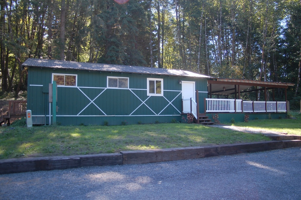 Chehalis Camping Resort Cottage 1 - photo 2