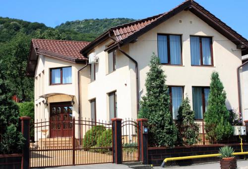Silva House — 4-Star Luxury Hotel in Deva, Romania