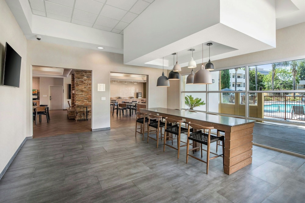 Fairfield Inn & Suites by Marriott San Jose Airport - photo 25