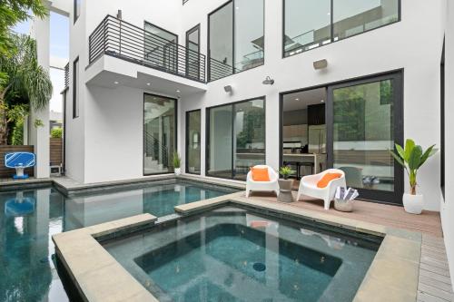 The Palms Pad 5 Min from Beach Golf Arcade Sauna — 4-Star Luxury Hotel in Los Angeles, United States