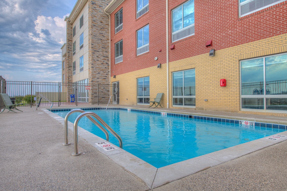 Holiday Inn Express & Suites Remington by IHG - photo 9
