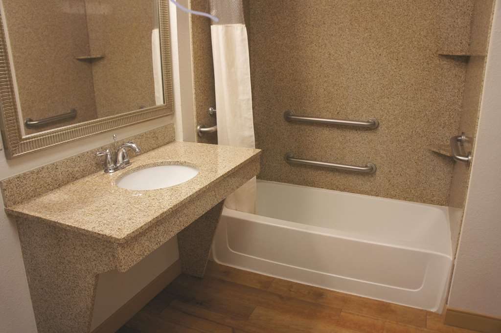 La Quinta Inn & Suites by Wyndham Tucumcari - photo 16