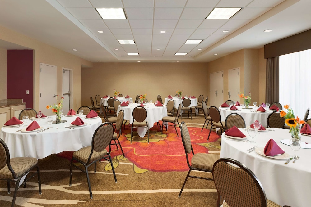 Hilton Garden Inn Fredericksburg - photo 35