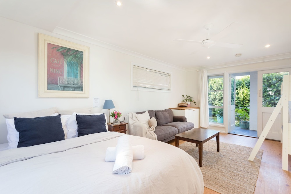 Surf Side Retreat in Old Bar, Australia