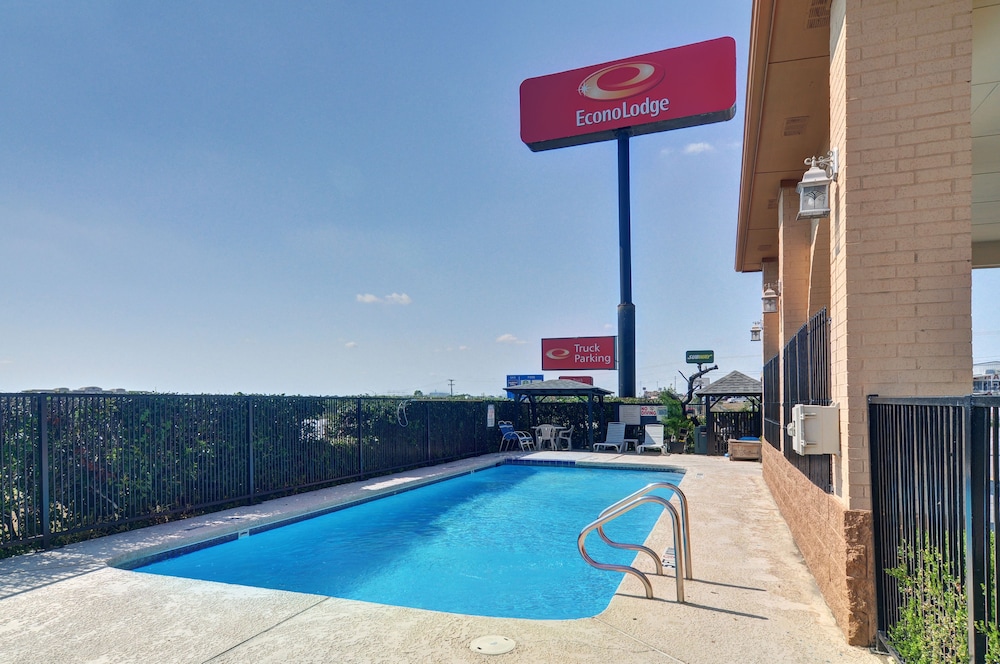 Super 8 by Wyndham Decatur Texas - photo 35