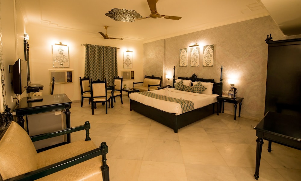 Lmb Hotel - last minute hotel in Jaipur