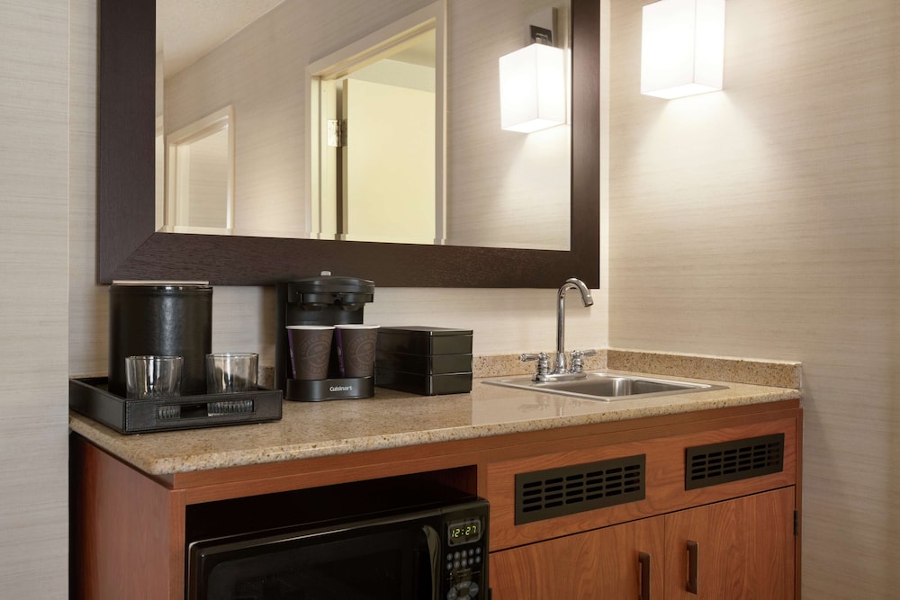 Embassy Suites Boston Logan Airport - photo 17