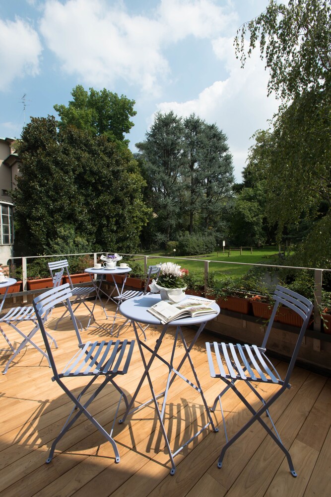 Hotel Tiziano Gruppo Mini Hotel — 4-Star Luxury Hotel in Milan, Italy