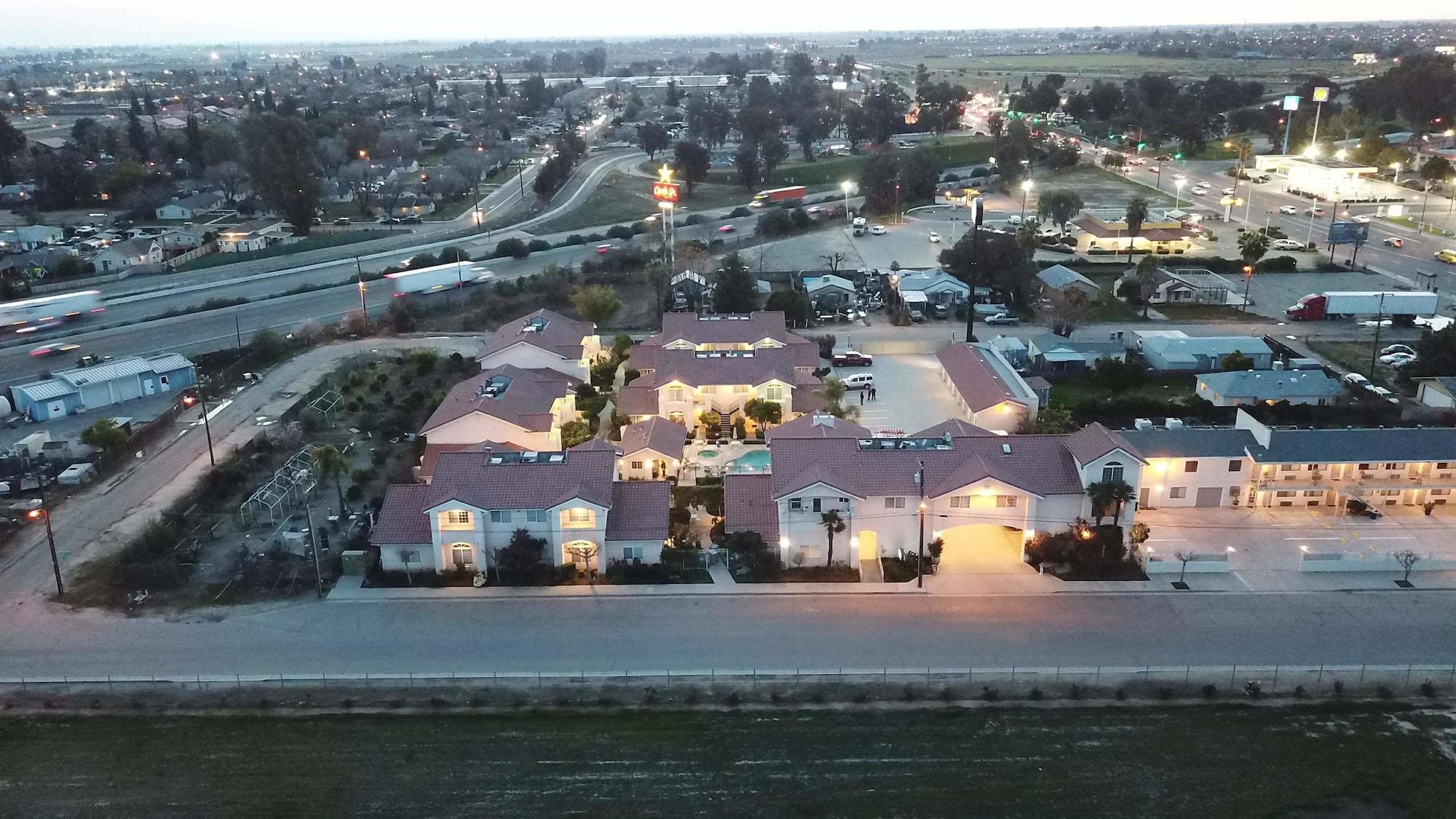 Garden Inn and Suites Fresno - photo 5