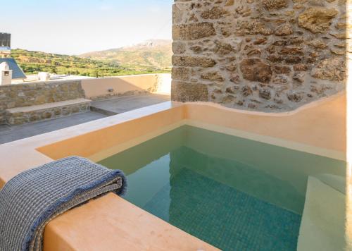 Pera Chorio Daphne Artist stone house with countryside views — 4-Star Luxury Hotel in Keratsini, Greece