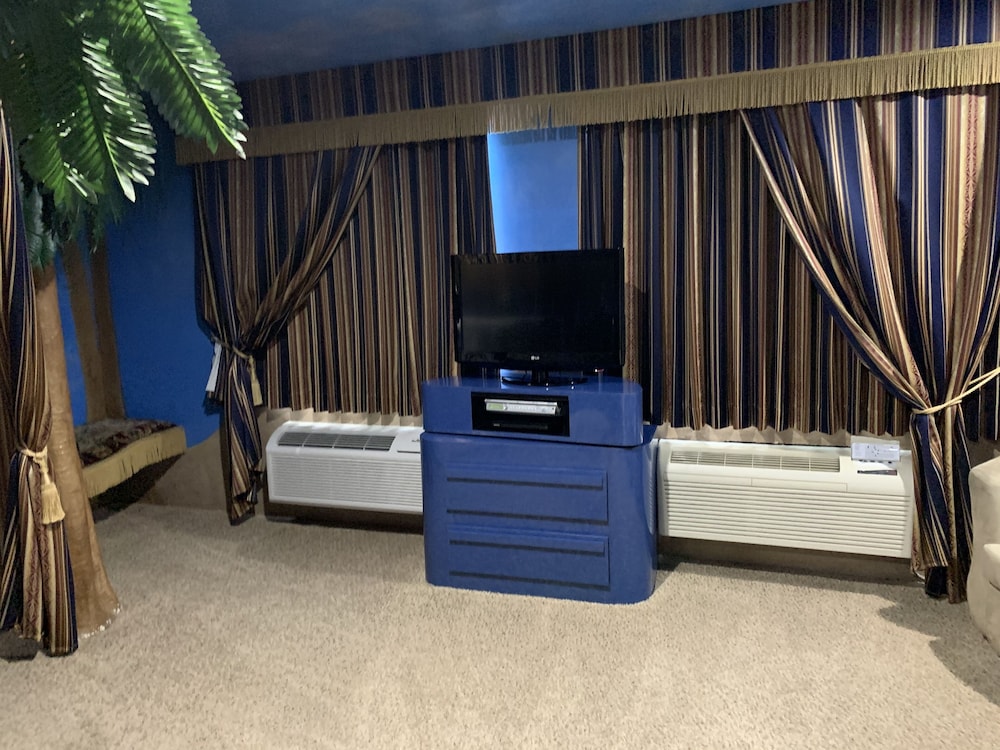 Designer Inn & Suites - photo 39