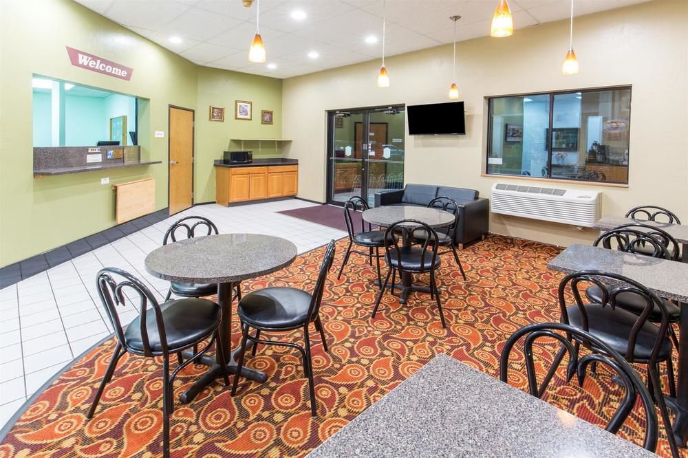 Super 8 by Wyndham Salem - photo 2