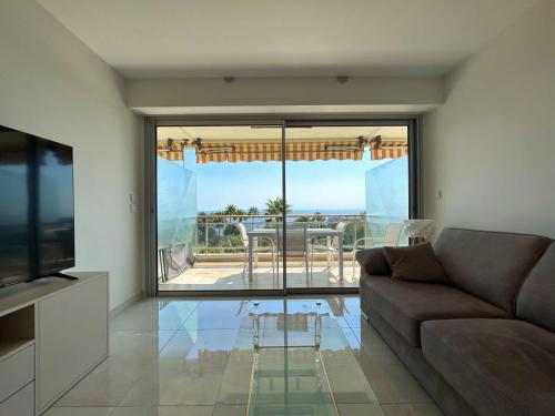 A085 Splendide Appartement Refait Neuf Avec Vue Mer — Vallauris — photo 4