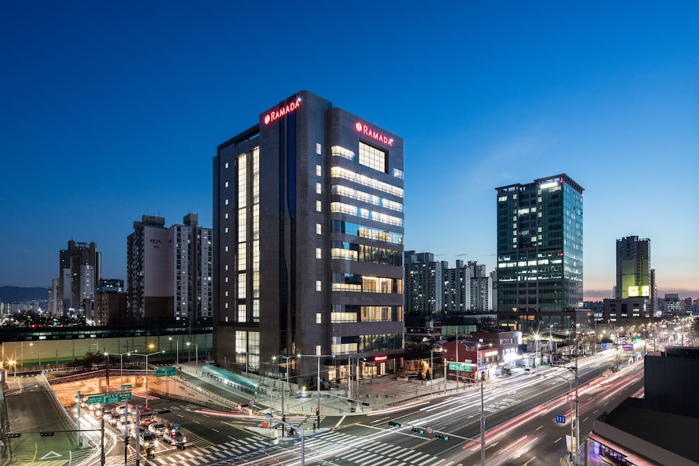 Ramada Seoul Sindorim Hotel - carbon neutral hotel in Seoul