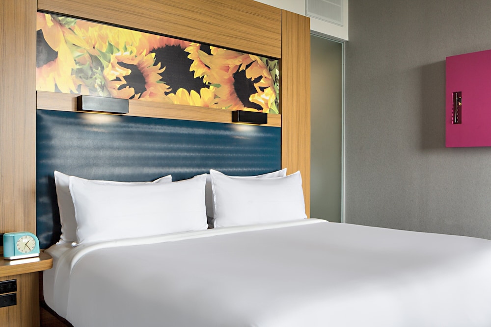 Aloft Dallas Downtown - photo 10