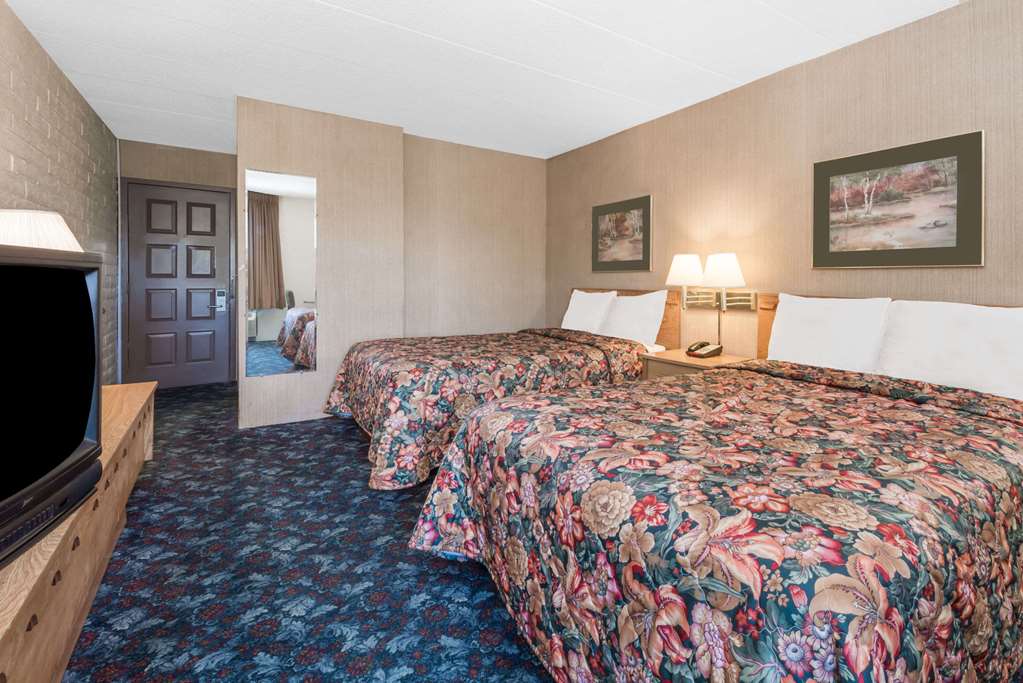 Knights Inn Dayton at Poe Ave - photo 8