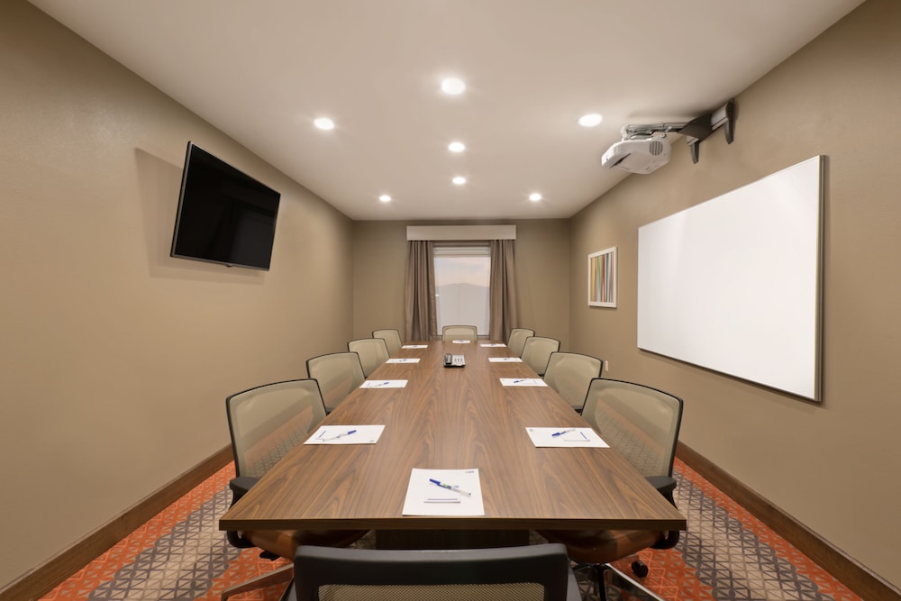 Holiday Inn Express & Suites Hot Springs by IHG - photo 40