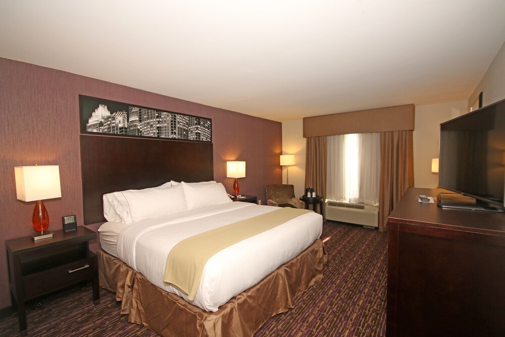 Holiday Inn Express & Suites Charlotte North by IHG - photo 8