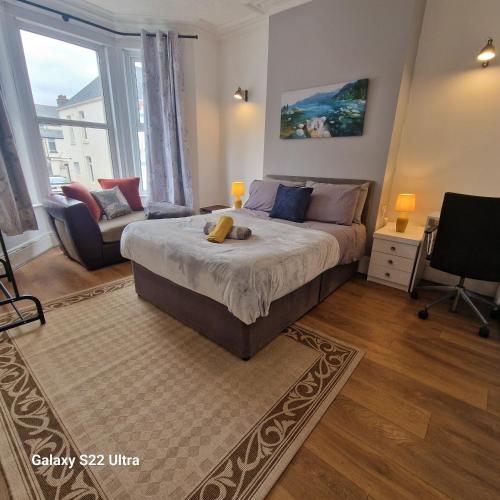 5 Bed Plymouth Home Free Parking Close to City Centre — 4-Star Luxury Hotel in Plymouth, United Kingdom