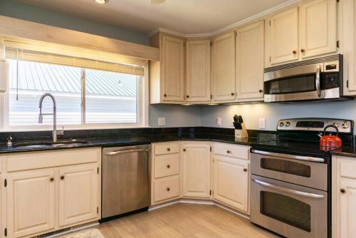 Lay Z Days by Oak Island Accommodations - photo 29