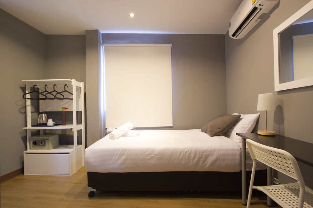 The White Den Sukhumvit 44