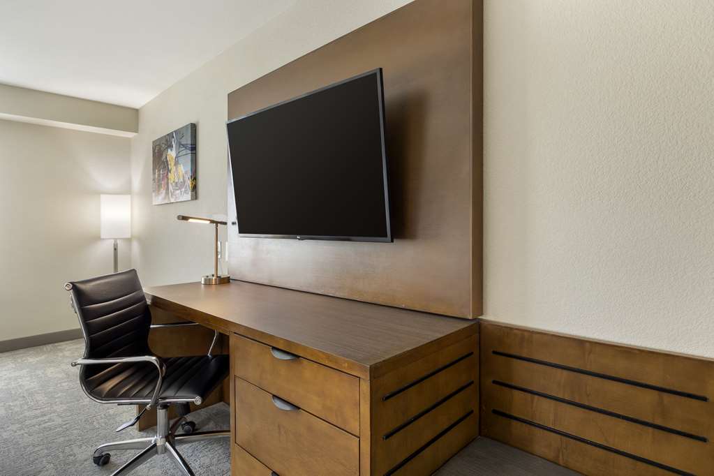 Best Western Plus Henderson Hotel - photo 19