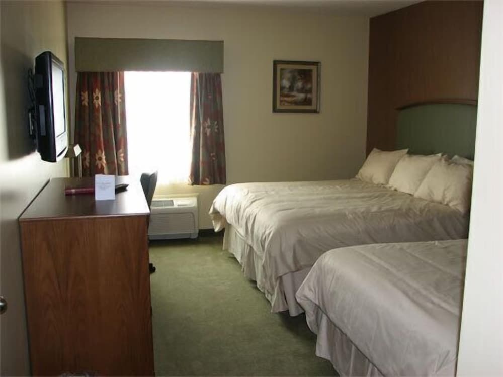 Randolph Inn and Suites - photo 8