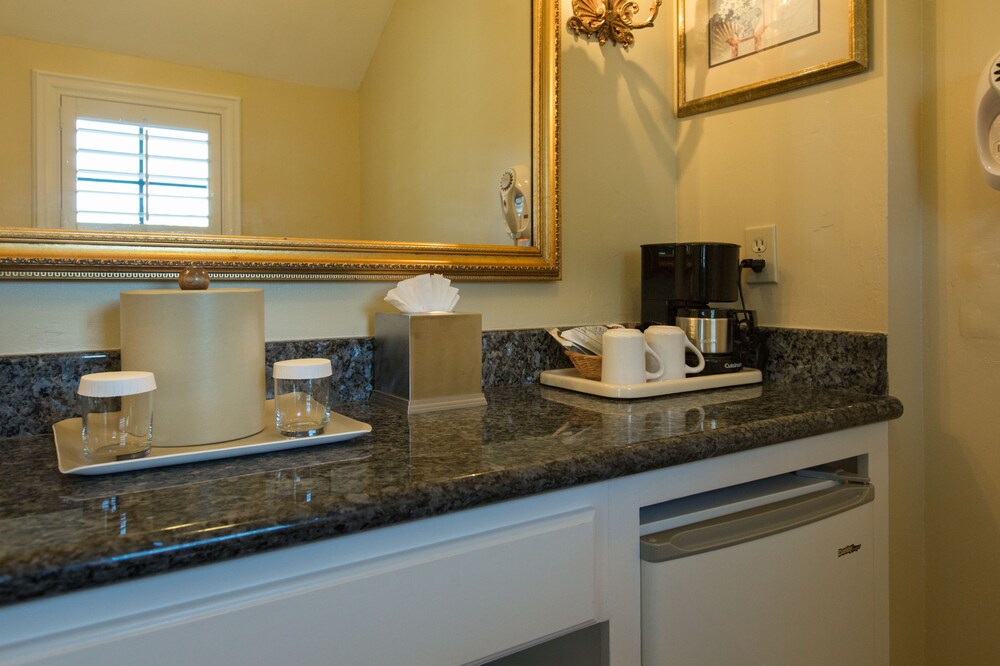 Normandy Inn - photo 13