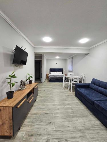 MaRKoS Sololaki Flat