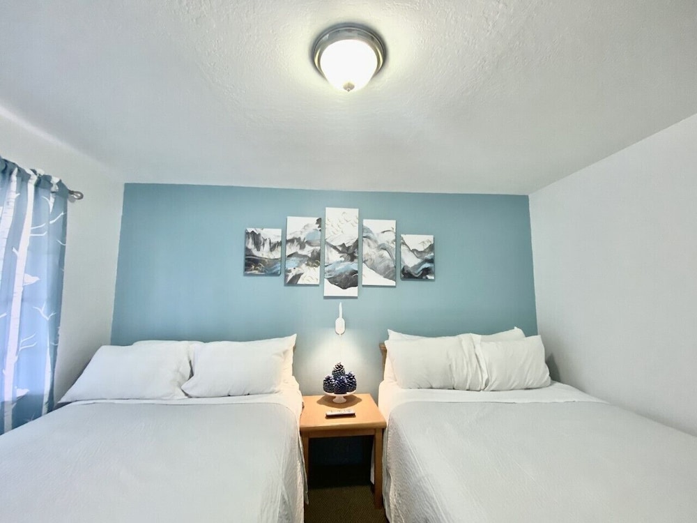 Bluebird Day Inn & Suites - photo 5