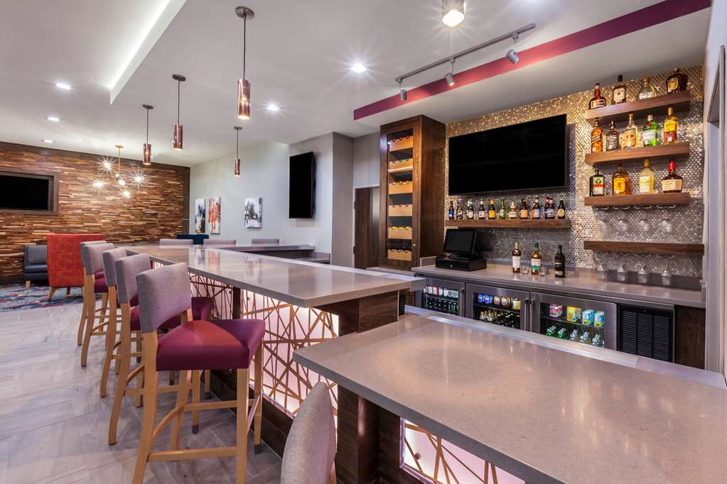 La Quinta Inn & Suites by Wyndham Houston East at Sheldon Rd - photo 27